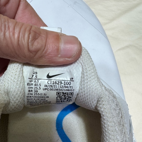 Nike White Slip-On Shoes - Picture 8 of 12